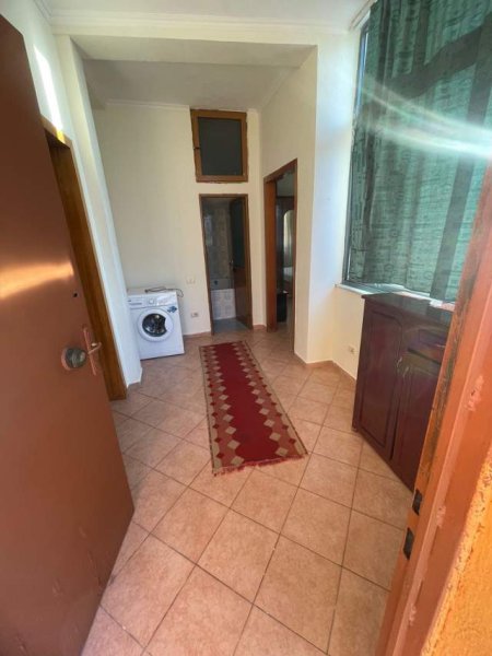 Tirane, jap me qera apartament 1+1+BLK Kati 2, 70 m² 300 Leke (Medreseja)