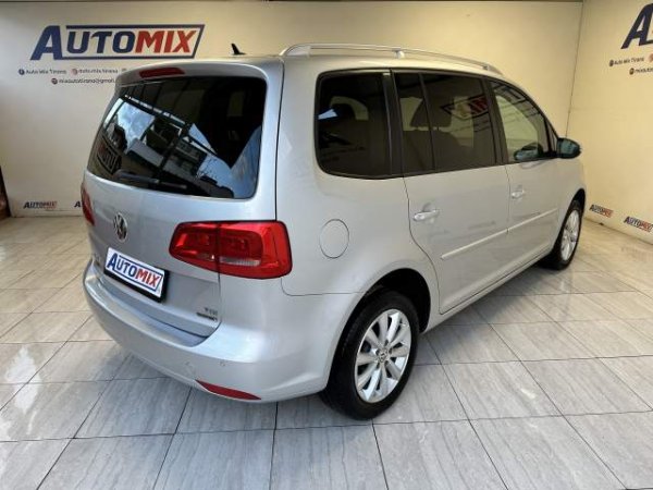 Tirane, shes makine Volkswagen touran Viti 2011, 8.900 Euro