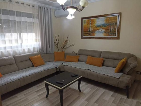 Tirane, jepet me qera apartament 2+1+A Kati 3, 80 m² 350 eu