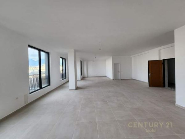 Tirane, jepet me qera zyre Kati 1, 136 m² 2.000 Euro (rruga Bardhyl)
