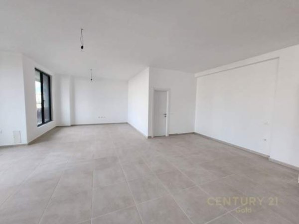 Tirane, jepet me qera zyre Kati 1, 136 m² 2.000 Euro (rruga Bardhyl)