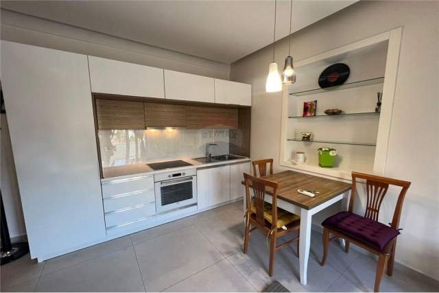 Tirane, jepet me qera apartament 2+1 Kati 3, 65 m² 530 Euro (Rruga e Durresit)