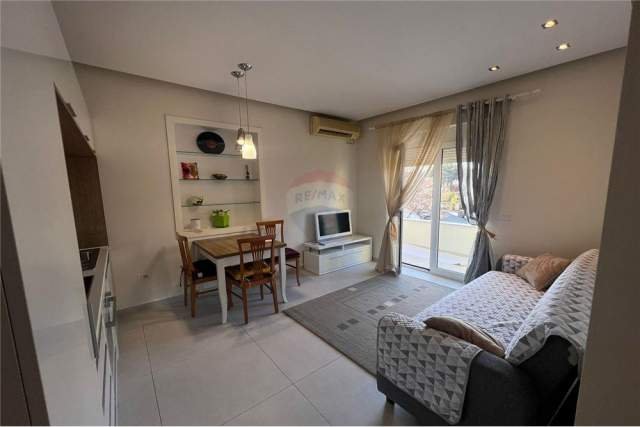 Tirane, jepet me qera apartament 2+1 Kati 3, 65 m² 530 Euro (Rruga e Durresit)