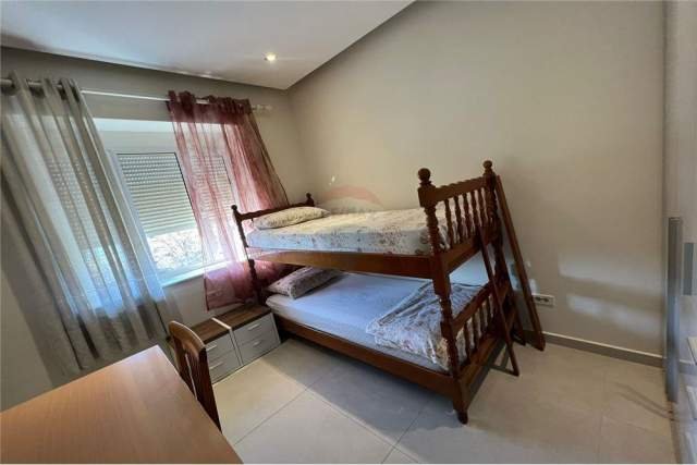 Tirane, jepet me qera apartament 2+1 Kati 3, 65 m² 530 Euro (Rruga e Durresit)
