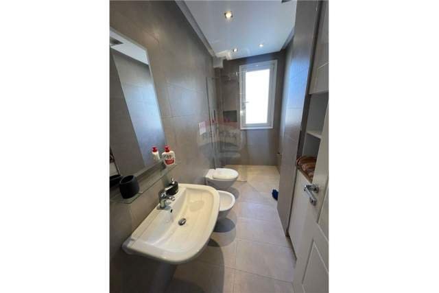 Tirane, jepet me qera apartament 2+1 Kati 3, 65 m² 530 Euro (Rruga e Durresit)