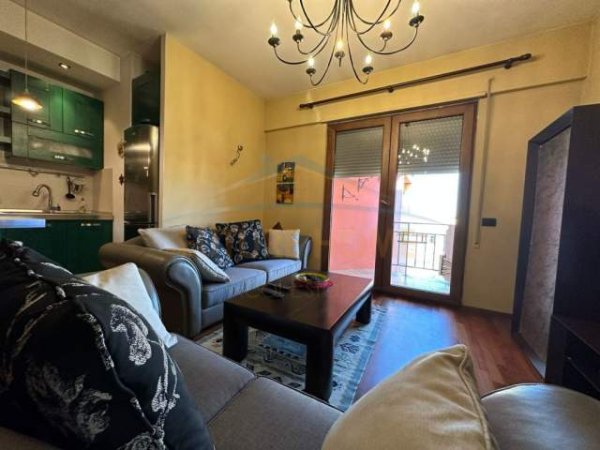 Tirane, jepet me qera apartament 2+1+BLK Kati 8, 105 m² 800 Euro (rruga e barrikadave)