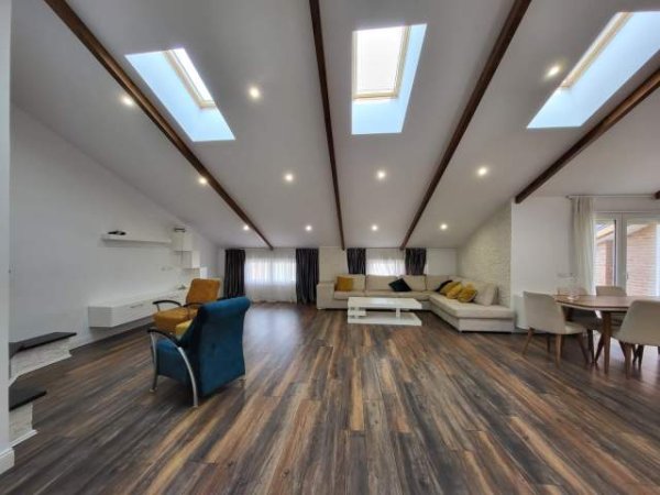 Tirane, jepet me qera Penthouse 3+1+A+BLK 140 m² 1.500 Euro (Secret Garden)