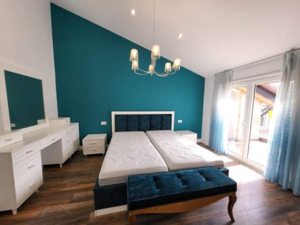 Tirane, jepet me qera Penthouse 3+1+A+BLK 140 m² 1.500 Euro (Secret Garden)