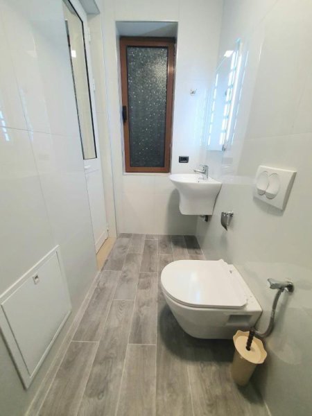 Tirane, jepet me qera garsonier 1+1 Kati 3, 45 m² 230 Euro (Ish Profarma)