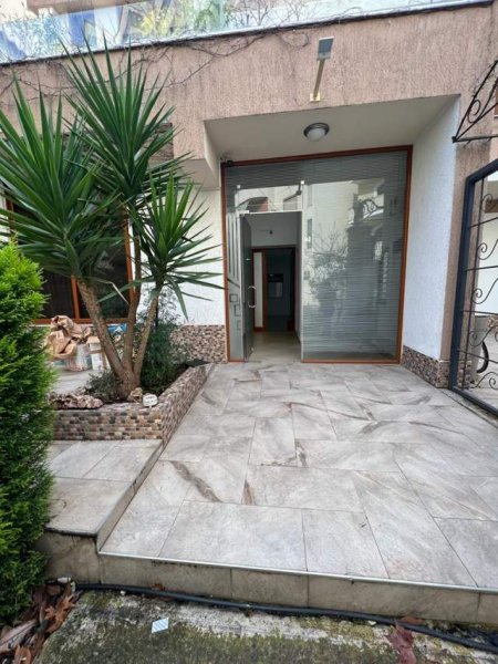 Tirane, jepet me qera ambjent biznesi Kati 0, 260 m² 1.500 Euro (mine peza)