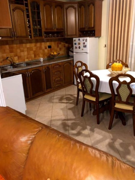 Tirane, jepet me qera apartament 2+1+BLK Kati 1, 110 m² 350 Euro (siri kodra)