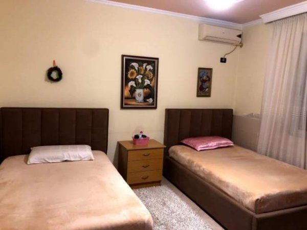 Tirane, jepet me qera apartament 2+1+BLK Kati 1, 110 m² 350 Euro (siri kodra)