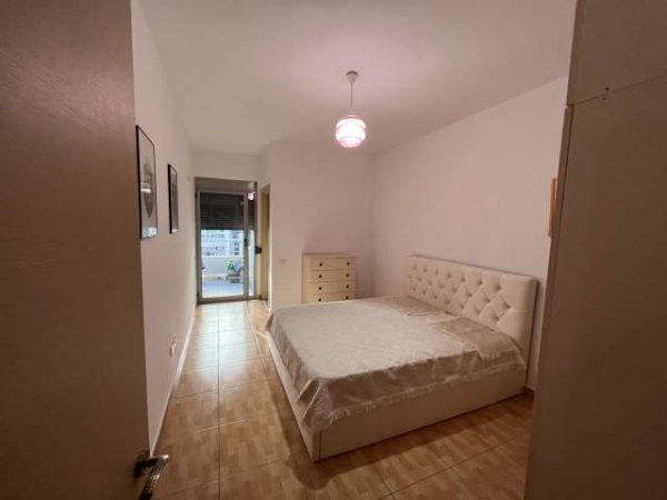 Tirane, jepet me qera apartament 2+1+BLK Kati 3, 110 m² 350 Euro (Tom plezha)