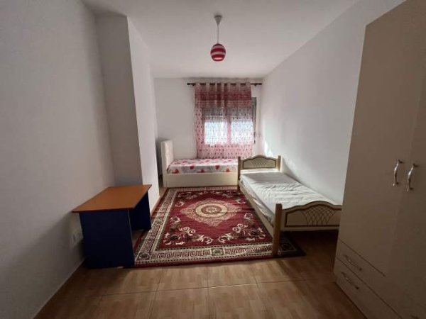 Tirane, jepet me qera apartament 2+1+BLK Kati 3, 110 m² 350 Euro (Tom plezha)