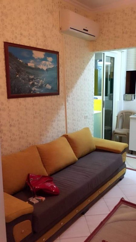 Tirane, jepet me qera garsonier 1+1 Kati 5, 25 m² 30.000 Leke (Rruga e Durresit)