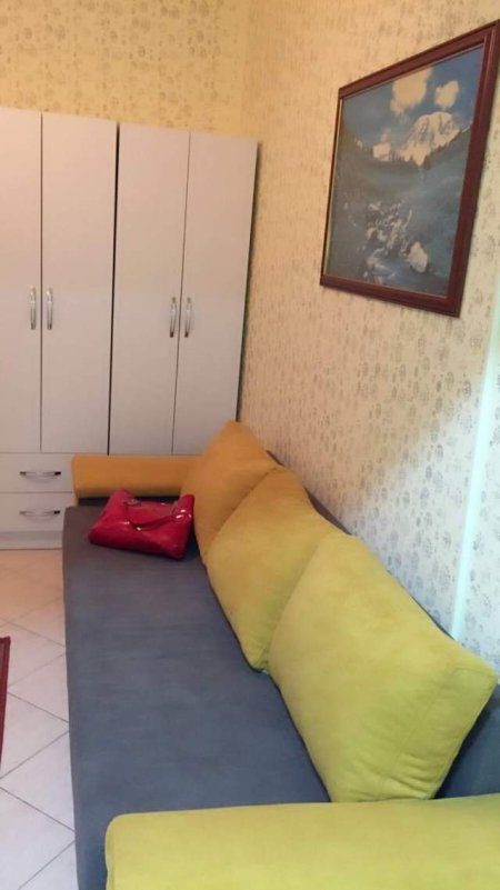 Tirane, jepet me qera garsonier 1+1 Kati 5, 25 m² 30.000 Leke (Rruga e Durresit)