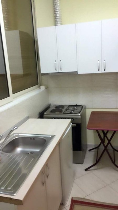 Tirane, jepet me qera garsonier 1+1 Kati 5, 25 m² 30.000 Leke (Rruga e Durresit)