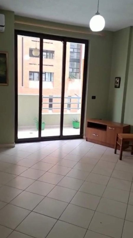 Tirane, jepet me qera apartament 1+1+BLK Kati 2, 70 m² 350 Euro (Kompleksi Prestige)