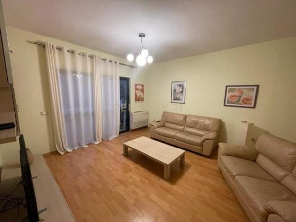 Tirane, jepet me qera apartament 2+1 Kati 3, 125 m² 800 Euro (Rruga e Elbasanit)