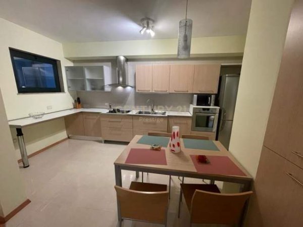 Tirane, jepet me qera apartament 2+1 Kati 3, 125 m² 800 Euro (Rruga e Elbasanit)