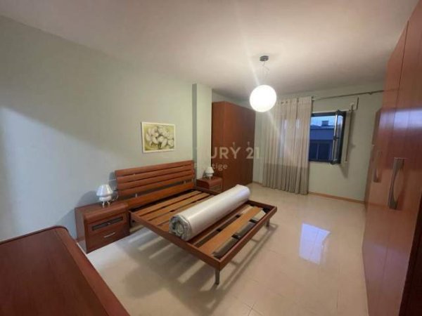 Tirane, jepet me qera apartament 2+1 Kati 3, 125 m² 800 Euro (Rruga e Elbasanit)