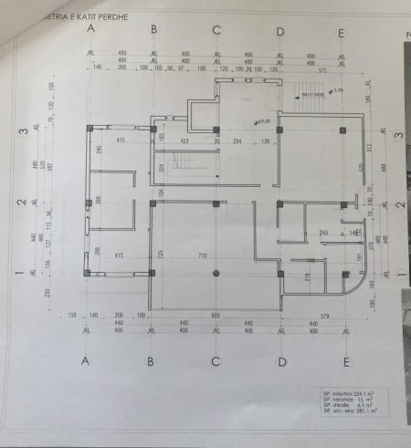 Tirane, jepet me qera ambjent biznesi 1.317 m² 5.000 Euro (Kinostudio)