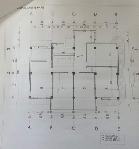 Tirane, jepet me qera ambjent biznesi 1.317 m² 5.000 Euro (Kinostudio)