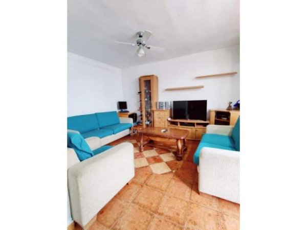Tirane, jepet me qera apartament 2+1+BLK 75 m² 400 Euro (Brryli)