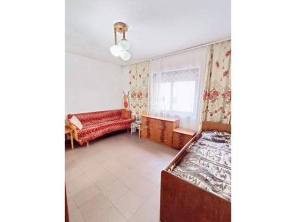 Tirane, jepet me qera apartament 2+1+BLK 75 m² 400 Euro (Brryli)
