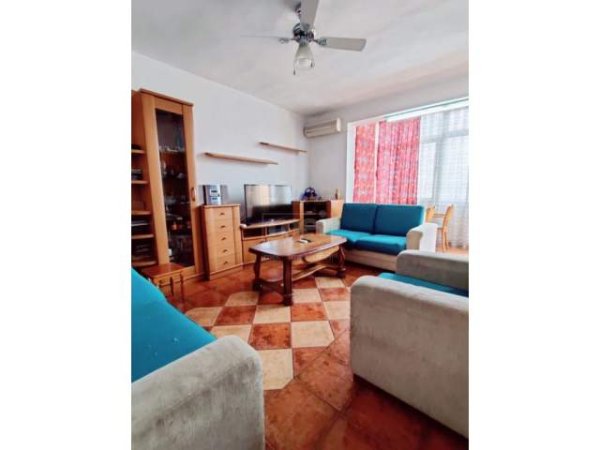 Tirane, jepet me qera apartament 2+1+BLK 75 m² 400 Euro (Brryli)