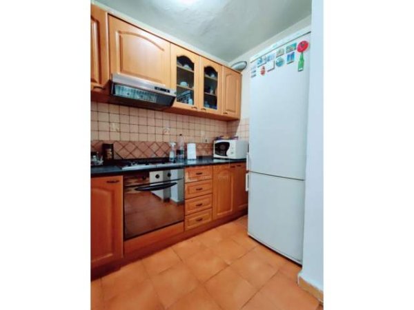 Tirane, jepet me qera apartament 2+1+BLK 75 m² 400 Euro (Brryli)