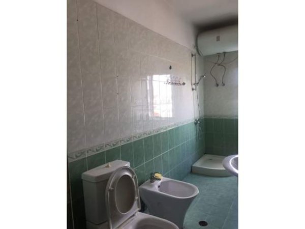 Tirane, jepet me qera zyre Kati 4, 100 m² 450 Euro (21 Dhjetori)