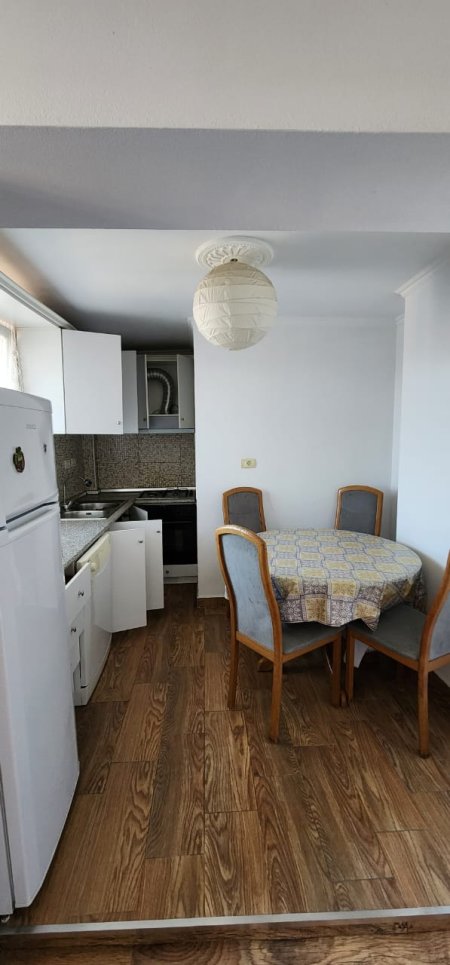 Tirane, jepet me qera apartament 2+1+BLK Kati 4, 90 m² 320 Euro (Kombinat)