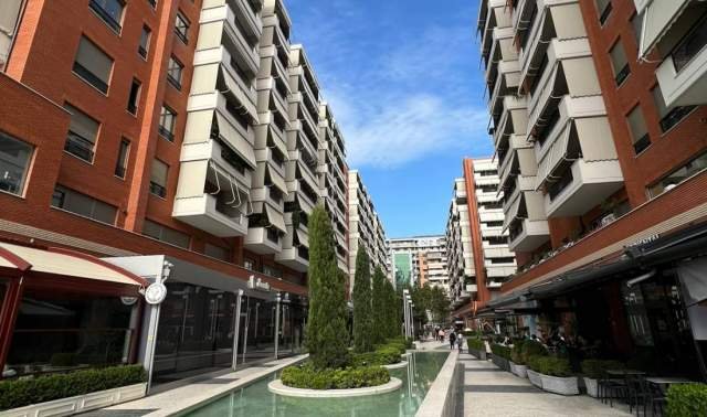 Tirane, jepet me qera apartament 1+1+BLK Kati 5, 80 m² 400 Euro (Rruga e Kavajes)