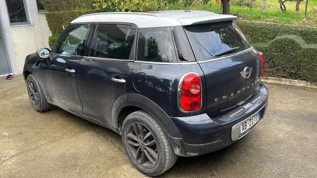 Tirane, shitet makine MINI Countryman Viti 2011, 6.500 Euro