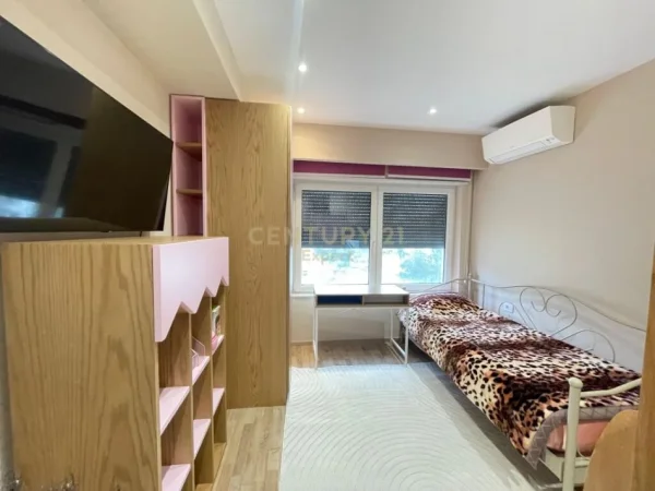 Tirane, shes apartament DUPLEX PENTHOUSE 3+1+3+ 2 POSTE PARKIM , 190 m² 500.000 EURO (Kodra e Diellit)