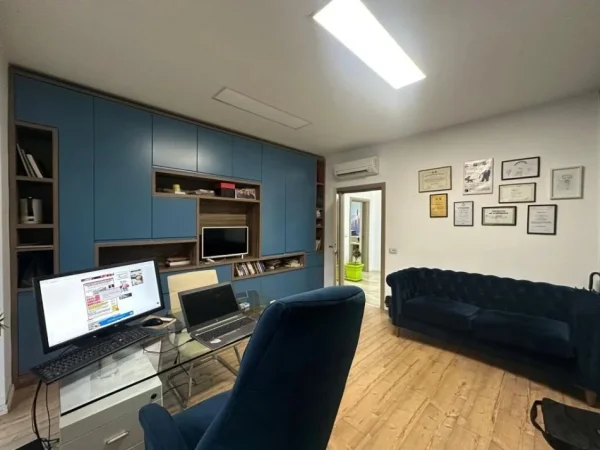 Tirane, jepet me qera apartament 3+1+Aneks+Ballkon Kati 2, 105 m² 1.200 € (bllok)