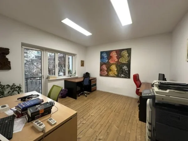 Tirane, jepet me qera apartament 3+1+Aneks+Ballkon Kati 2, 105 m² 1.200 € (bllok)