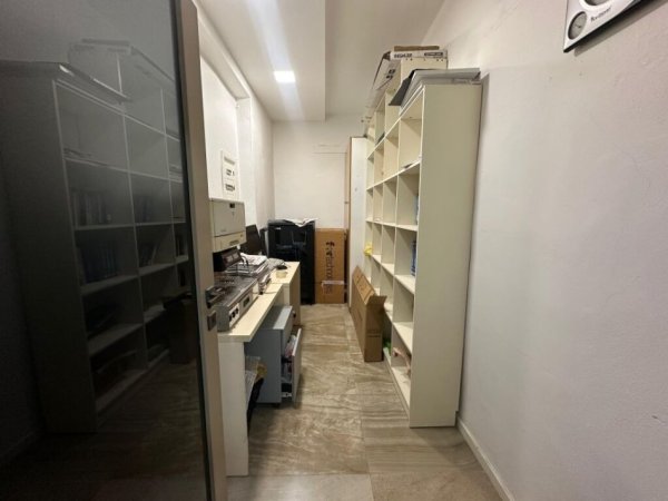 Tirane, jepet me qera ambjent biznesi Kati 2, 105 m² 1.200 € (bllok)