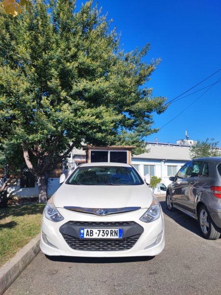 Tirane, shes makine Hyundai Sonata Hibride (benzine+elektrike) , automatik Kondicioner 71.000 km 9.000 €