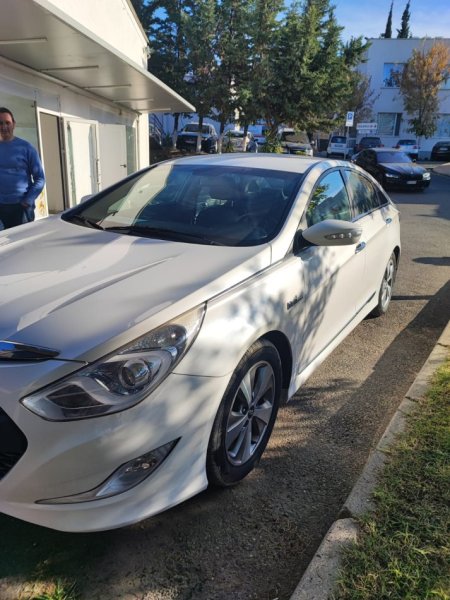 Tirane, shes makine Hyundai Sonata Hibride (benzine+elektrike) , automatik Kondicioner 71.000 km 9.000 €