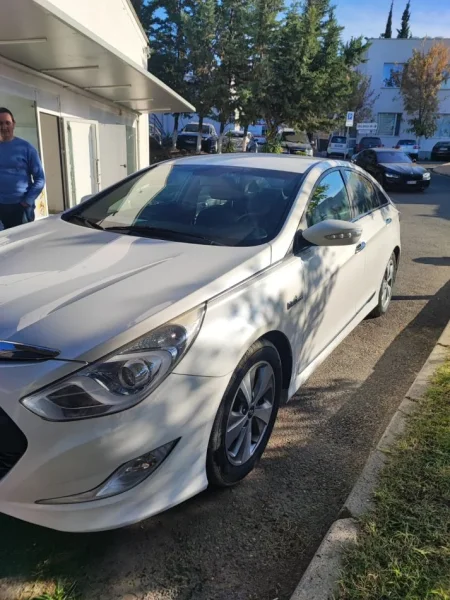 Tirane, shes makine Hyundai Sonata Hibride (benzine+elektrike) , automatik Kondicioner 71.000 km 9.000 €