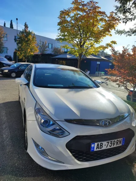 Tirane, shes makine Hyundai Sonata Hibride (benzine+elektrike) , automatik Kondicioner 71.000 km 9.000 €