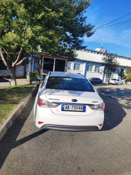 Tirane, shes makine Hyundai Sonata Hibride (benzine+elektrike) , automatik Kondicioner 71.000 km 9.000 €