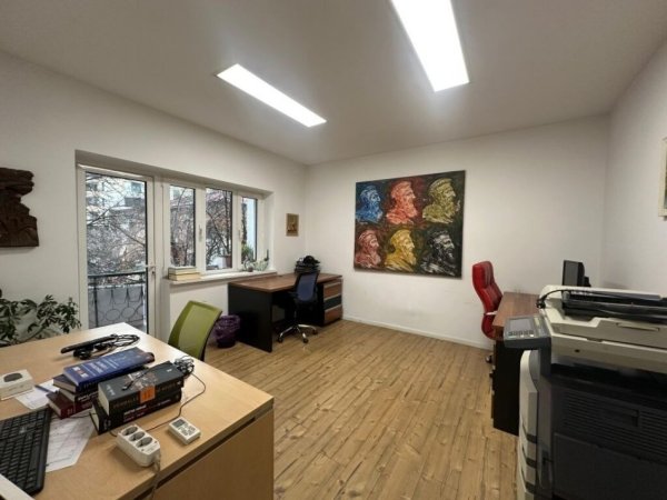 Tirane, jepet me qera zyre Kati 2, 105 m² 1.200 € (bllok)