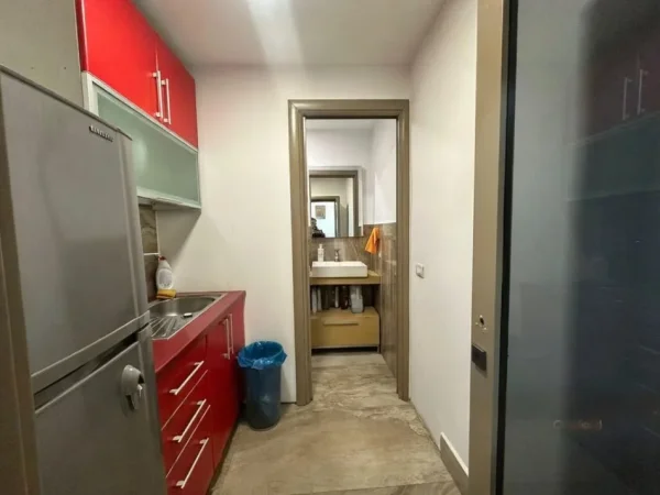 Tirane, jepet me qera zyre Kati 2, 105 m² 1.200 € (bllok)