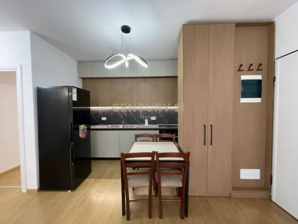 Tirane, jap me qera apartament 2+1+2+POST PARKIM , 87 m² 1.000 € (Liqeni i Thatë)