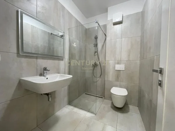 Tirane, jap me qera apartament 2+1+2+POST PARKIM , 87 m² 1.000 € (Liqeni i Thatë)