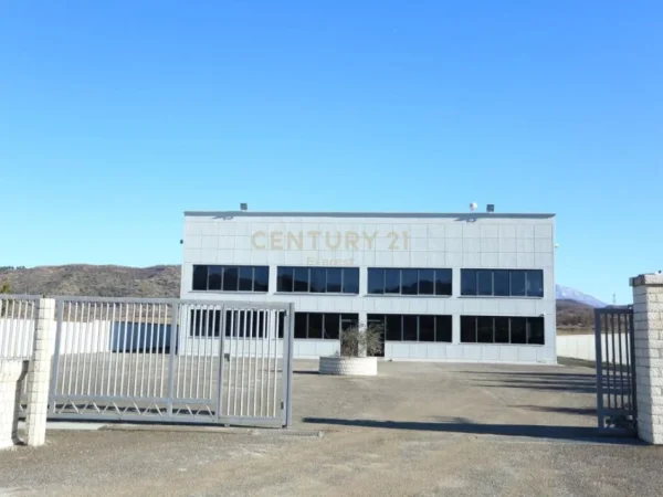 Tirane, shes magazine , 1.500 m² 1.200.000 € (Vaqarr)