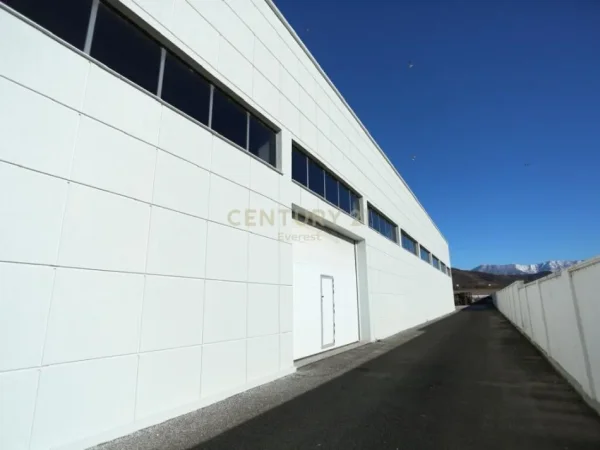 Tirane, shes magazine , 1.500 m² 1.200.000 € (Vaqarr)